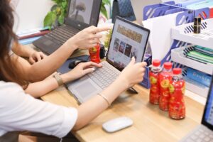 chon thuc uong giai nhiet khi vua chay deadline vua thuc trang dem san sale ngay doc than 654e3d37a5880