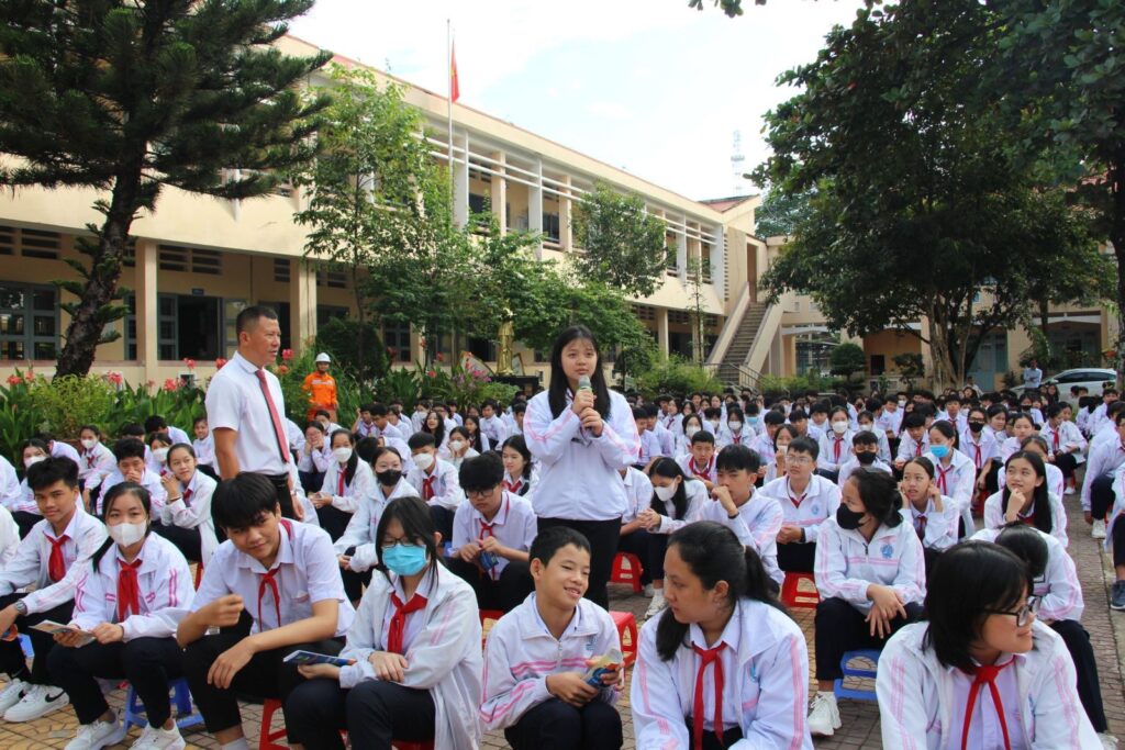 cong ty dien luc kon tum trien khai tuyen truyen an toan tiet kiem dien tai truong hoc 6548f8165daea
