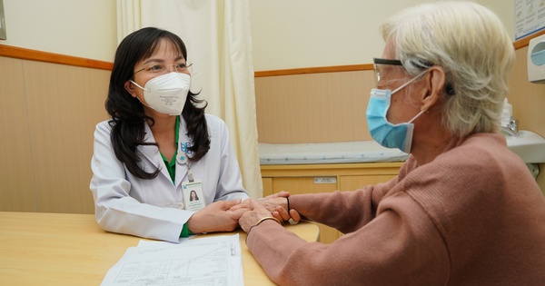 dung nham tuong loang xuong chi can uong canxi la on 65425cc65b827