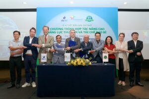 frieslandcampina viet nam cung truong thinh va dong tien hop tac thu gom tai che bao bi 6554d5a9c5c41