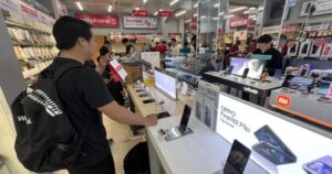 hang ban le nhay vao thi truong di dong 6550e0487fdd6