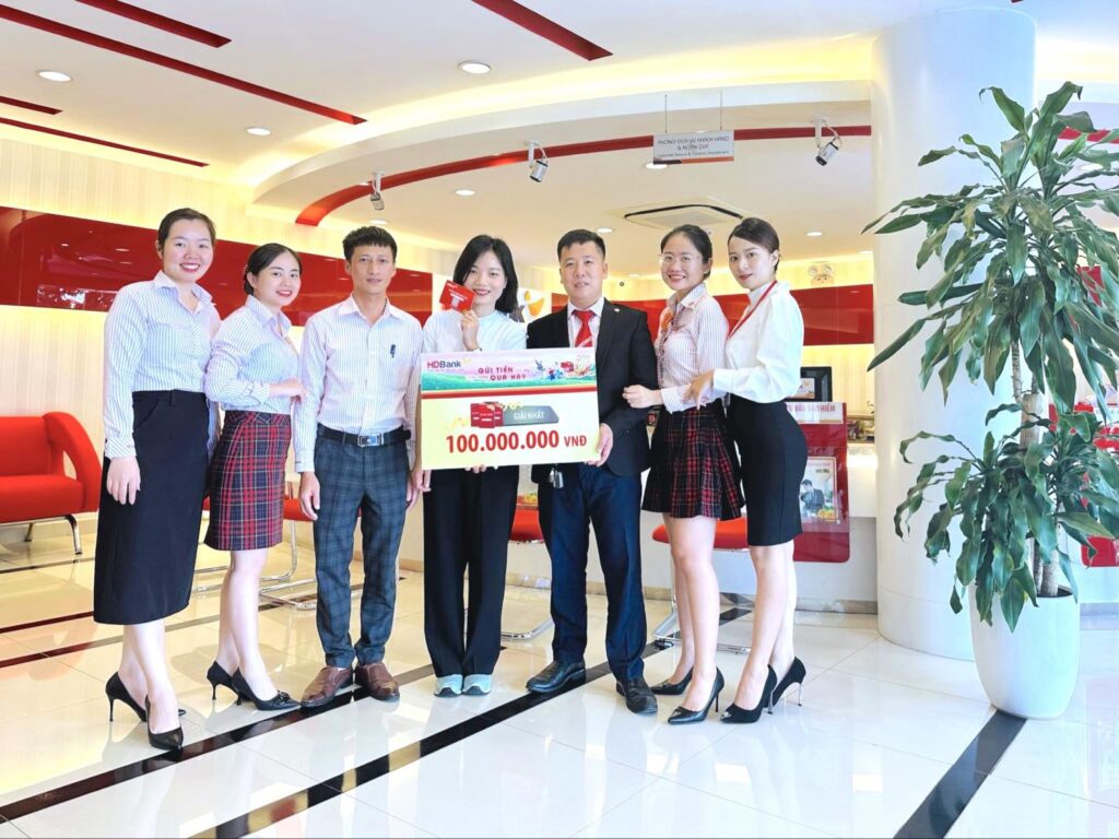 khach hang phan khoi nhan thuong hang tram trieu dong khi gui tiet kiem tai hdbank 65425f1b14377