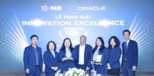 mb nhan giai thuong innovation excellence award do oracle vinh danh 6543b1c0bee10