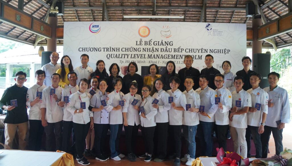 nhieu dau bep nhan chung nhan chuyen nghiep 654b9ab63ff59