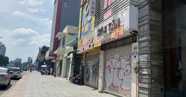 nhieu mat bang dac dia tai tp hcm bo trong thoi gian dai 65425c23a8bb9