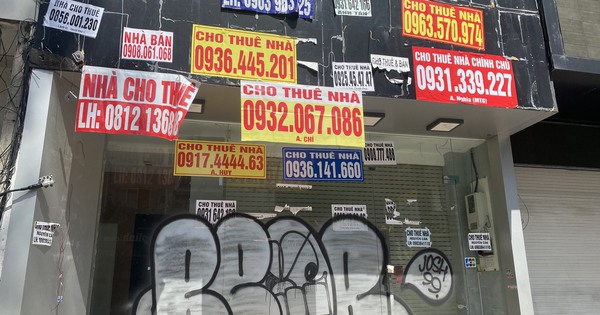 Phố thời trang sầm uất nhất TP HCM vắng tanh, chi chít các bảng "cho thuê mặt bằng" 1 pho thoi trang sam uat nhat tp hcm vang tanh chi chit cac bang cho thue mat bang 65475192123f9