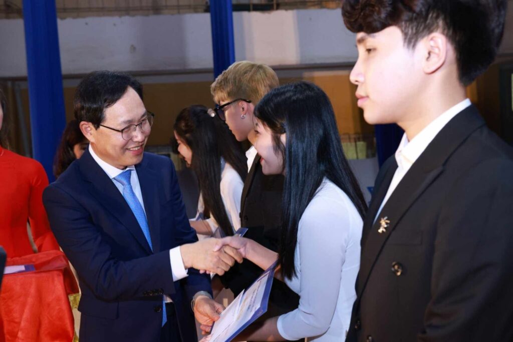 samsung trao tang 80 suat hoc bong cho sinh vien linh vuc van hoa the thao va du lich 654b9ae6c2cd2