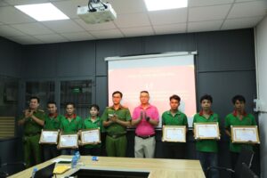 khen thuong ca nhan tap the lam tot cong tac pccc tai binh duong 657db33d09b40