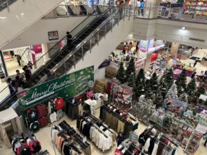 kich cau mua sam cuoi nam cung nguoi tieu dung vuot kho 6579befe29fd4