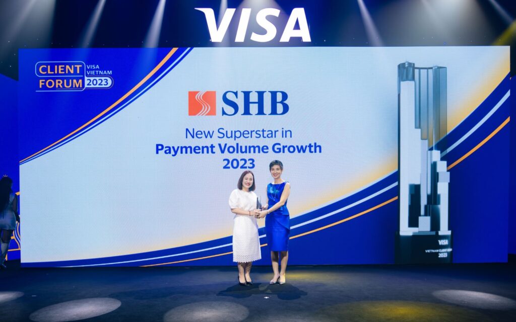 VISA vinh danh SHB là 'Ngôi sao tăng trưởng thẻ năm 2023' 1 visa vinh danh shb la ngoi sao tang truong the nam 2023 6571d601b0563