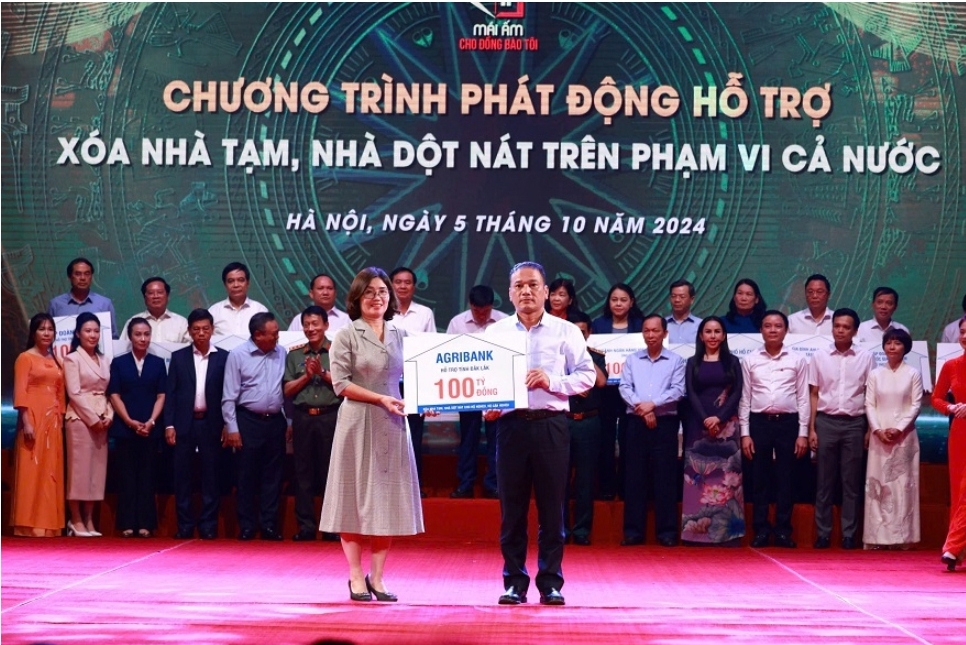 agribank ung ho 100 ty dong huong ung dot thi dua cao diem hoan thanh xoa nha tam nha dot nat tren ca nuoc 670338e402c63
