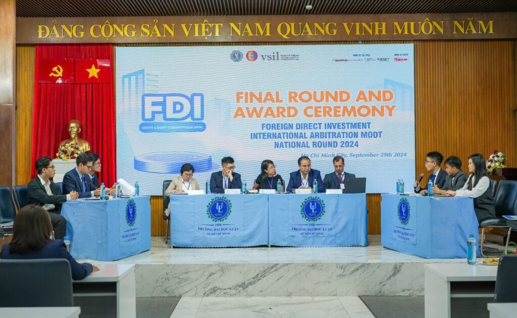 Chung kết cuộc thi 'Phiên tòa giả định về Luật quốc tế về đầu tư trực tiếp nước ngoài cấp Quốc gia' 1 chung ket cuoc thi phien toa gia dinh ve luat quoc te ve dau tu truc tiep nuoc ngoai cap quoc gia 66fdf2fea681f