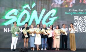 gioi tre ha noi ru nhau check in tai trien lam song nhu nha dau tu 671c458639222