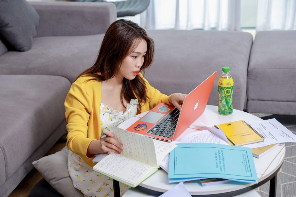 nhung trai nghiem cua tan sinh vien tu ket xe chay tui den stress voi cach hoc moi 671af40bdd236