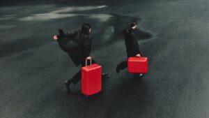 bat mi nhung mau vali nao ban nen chon cho mua du lich cuoi nam 2024 67491871f104e