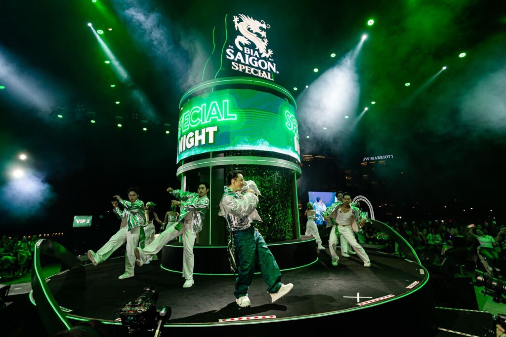 hon 1 000 nguoi chuc mung khoanh khac dau tien dac biet voi bia saigon special 67315d9b70e17