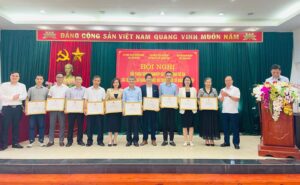 nui phao nhan bang khen vi thuc hien tot cong tac chuyen doi so 67412f4ad74bb