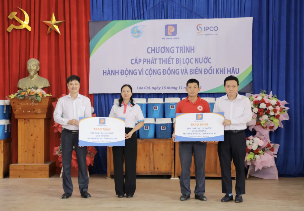 petrolimex trao tang binh loc nuoc cho nguoi dan huyen bac ha va bao yen tinh lao cai 6737f4c625bf4