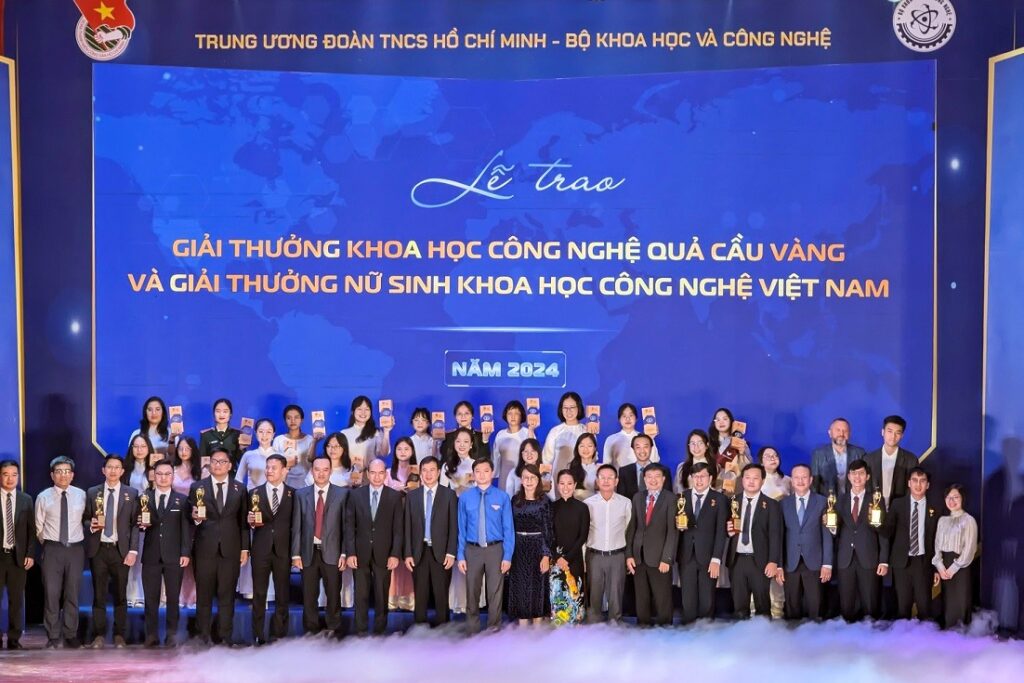 tan hiep phat 13 nam dong hanh cung giai thuong qua cau vang 673401b3308f8