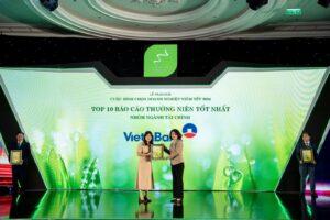 vietinbank gianh cu dup giai thuong ve bao cao thuong nien tai vlca 2024 673e8cb5eb2e5