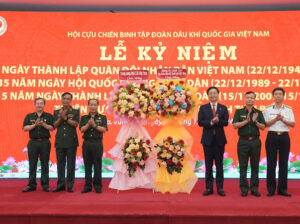 15 nam vun dap ngon lua nhiet huyet nghia tinh 675f8212a4915