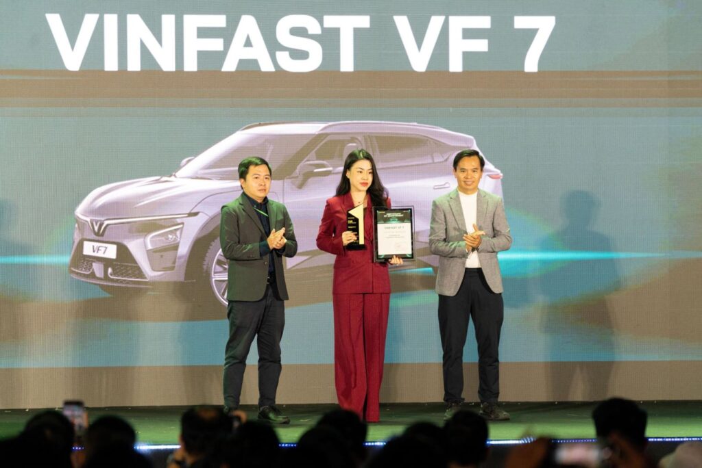 bo doi vf 3 va vf 7 duoc vinh danh o to cua nam tai car awards 2024 6756475c35587