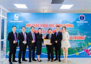 loi ich cua nuoc khoang kiem thien nhien vikoda trong ho tro dieu tri benh tat 676619508b225