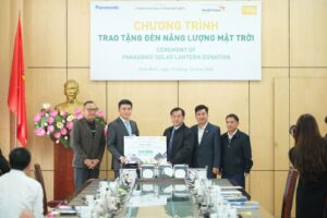 trao tang den nang luong mat troi cho ho ngheo chua co dien luoi quoc gia cua dien bien 676619879458c