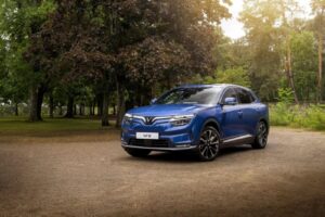 ty phu pham nhat vuong dung hoan toan dich vu taxi bang xe vinast vf 8 6764c86d7b74e