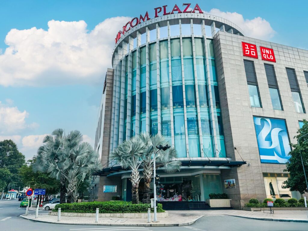 vincom plaza bien hoa co cua hang uniqlo dau tien 67525303081fe