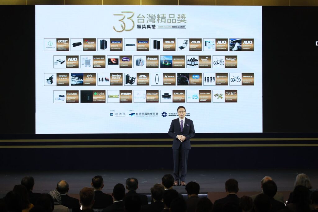 vinh danh san pham doi moi sang tao trong linh vuc ai va phat trien ben vung net zero 675b8ddaca85f