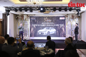 toyota camry 2 5 hev top gianh giai thuong xe cua nam 2025 6785bde0cc95b