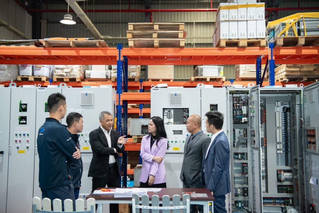 Schneider Electric và Van Der Leun Việt Nam ký kết hợp tác chiến lược 1 schneider electric va van der leun viet nam ky ket hop tac chien luoc 67bd1c8098784