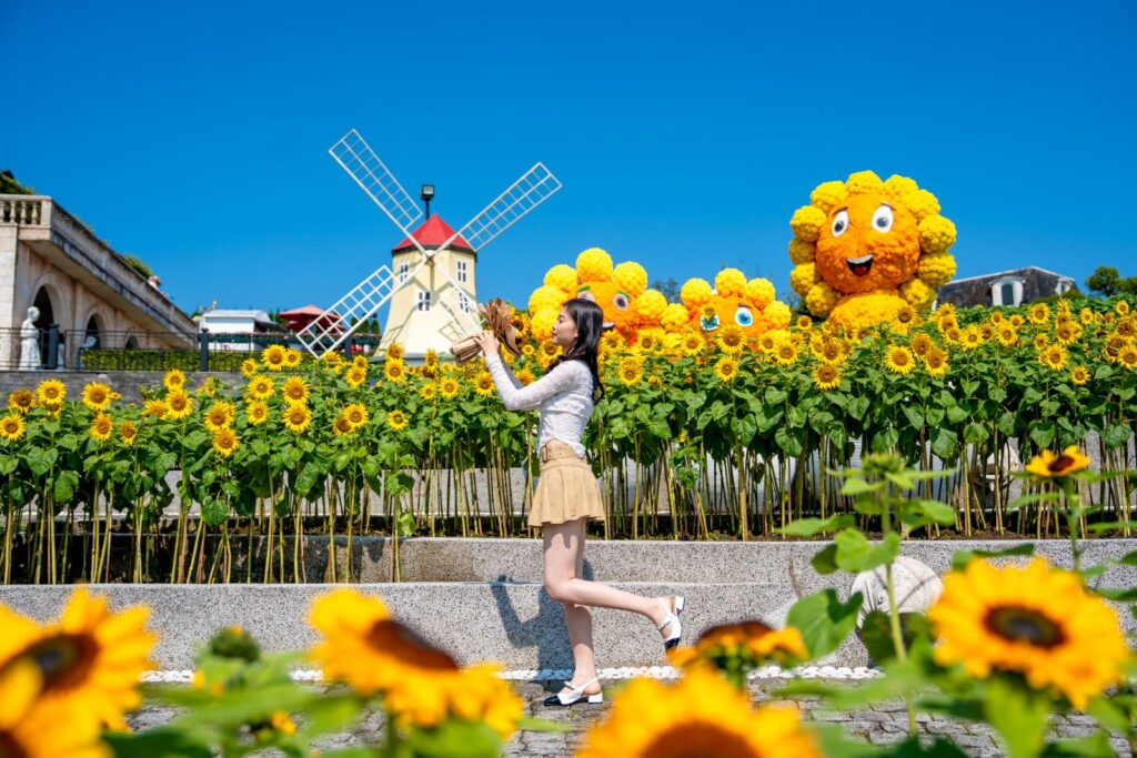 lac buoc giua bien vang ruc ro tai le hoi hoa mat troi tren dinh ba na 67e74cc3db1bb