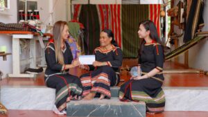 noi tron yeu thuong va nhung so phan dac biet khong ngung no luc dong gop gia tri lao dong cho xa hoi 68117ce4c2aa1