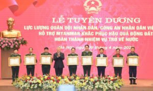 vietnam airlines nhan bang khen cua thu tuong chinh phu ve cong tac cuu nan tai myanmar 67f71e4a59f35