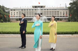 vietnam airlines ra mat goi san pham bieu tuong vang son 30 va glory 30 68117d091435d