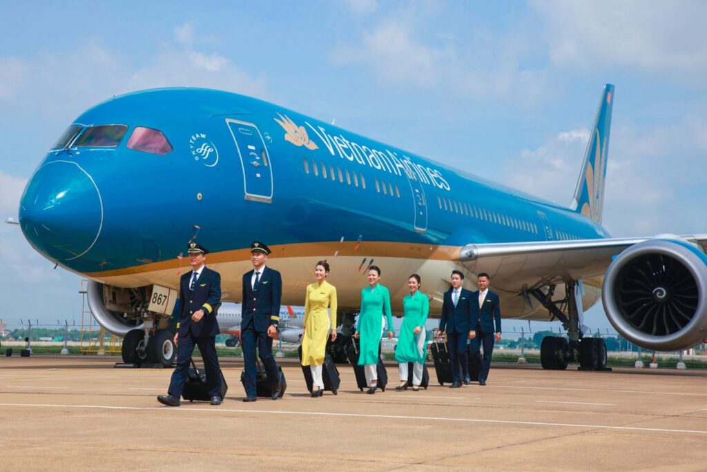 dong luc kep tu khach quoc te va gia nhien lieu hang khong viet nam but pha quy dau nam 6812cdf9204e5