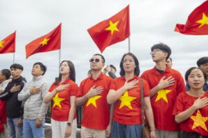 du lich mien bac bung no ngay ngay dau le dong nguoi do ve sam son ha nam ha long cat ba 68141f983a080