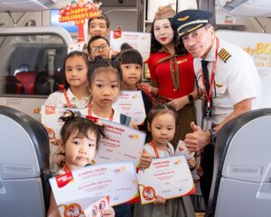 don tet thieu nhi 1 6 tren do cao 10 000 m cung vietjet 683cfde594b06