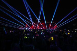 g dragon khien hang chuc nghin fan phan khich khi bieu dien duoi mua 6859fee014197