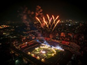 cau chuyen phia sau dem khai mac giai bong da ruc ro 6871b9e0c8976