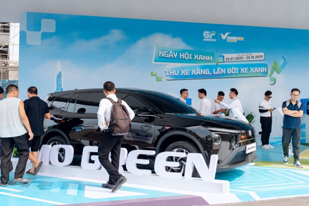 doi xe xang cu lay xe dien vinfast tai ha noi tai xe dich vu nhan uu dai kep voi limo green 688974ca09825