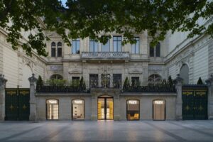 onitsuka tiger khai truong cua hang flagship toan cau gioi thieu bst nuoc hoa dau tien 68687f69cac0d