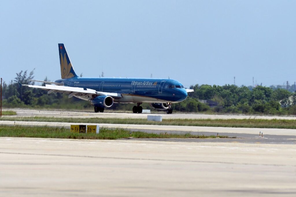 vietnam airlines tiep tuc dieu chinh lich bay do bi anh huong boi bao so 3 687ee8eae8db4