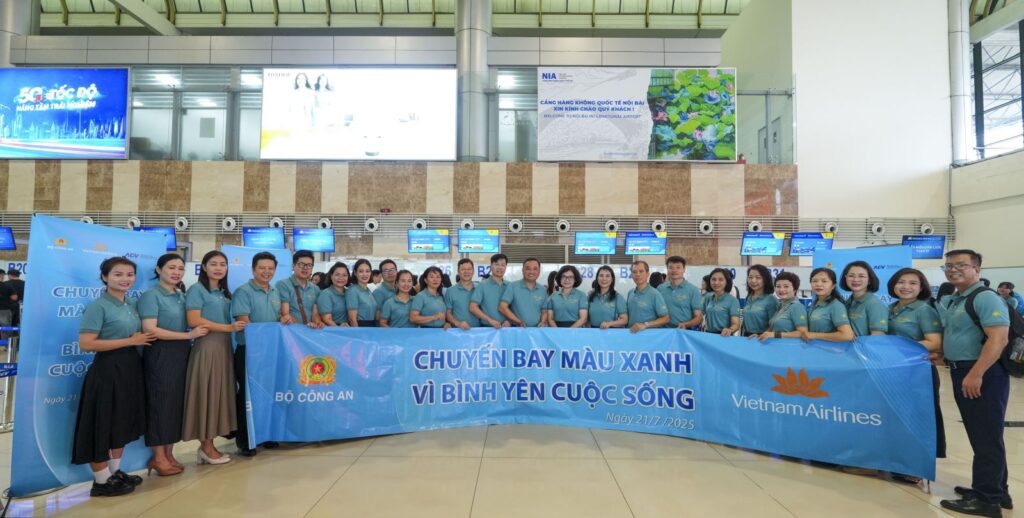 vietnam airlines va bo cong an to chuc chuyen bay mau xanh vi binh yen cuoc song 2025 68803ae3003b4