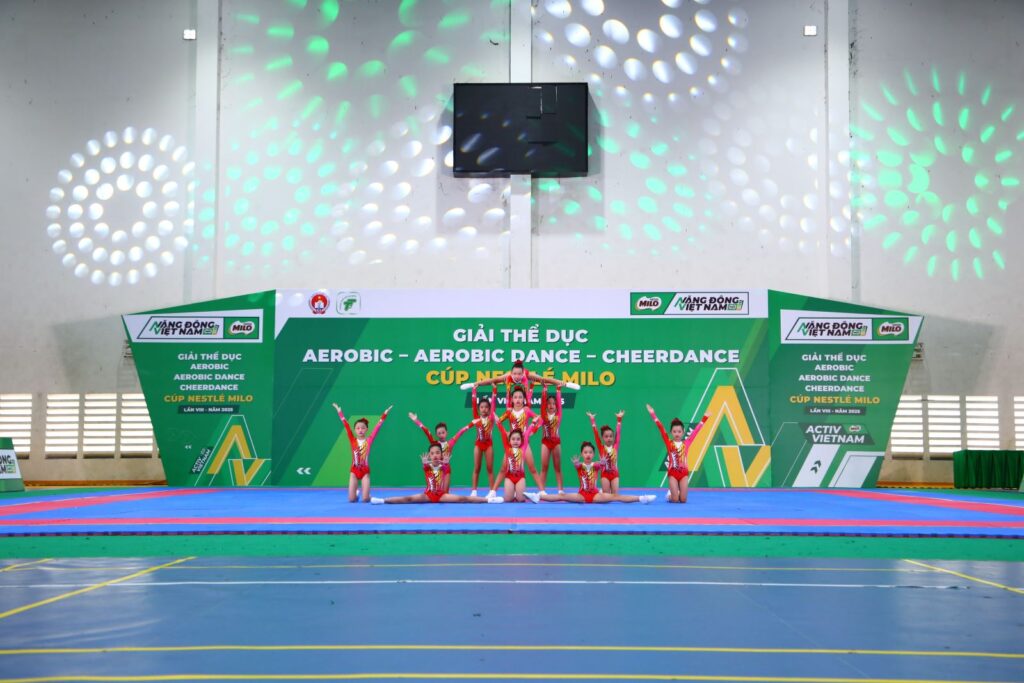 Mãn nhãn với màn trình diễn của 68 đội tại Giải thể dục Aerobic Cúp MILO lần VIII 1 man nhan voi man trinh dien cua 68 doi tai giai the duc aerobic cup milo lan viii 689400d6c53dc