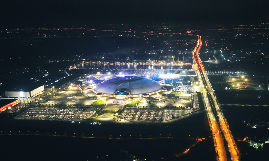 vingroup cong bo 2 tru cot hoat dong moi la ha tang va nang luong xanh 689a9888463cb