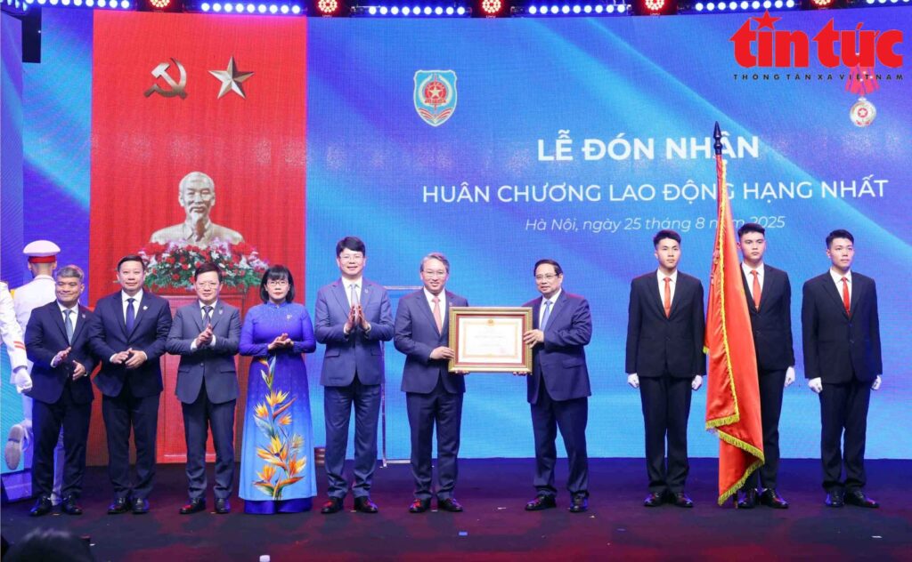 Xây dựng nền Tư pháp chuyên nghiệp, phụng sự nhân dân 1 xay dung nen tu phap chuyen nghiep phung su nhan dan 68ad0cdcc1466