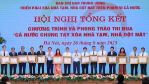 shb vinh du nhan bang khen cua thu tuong vi nhung dong gop tich cuc trong chuong trinh xoa nha tam dot nat 68bcdfeeb6555